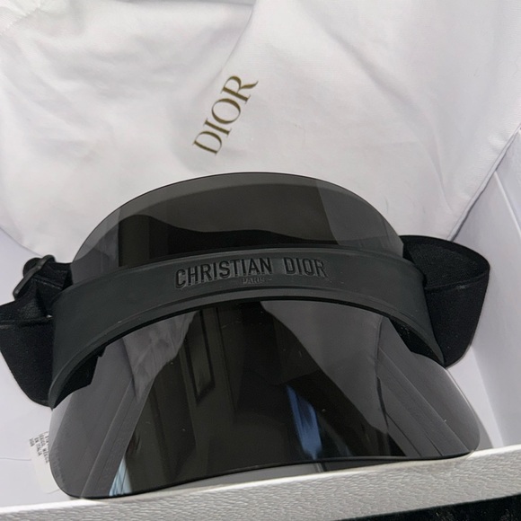 Dior Club V1U sun visor, new with box and dust bag. No scratches - Picture 1 of 2